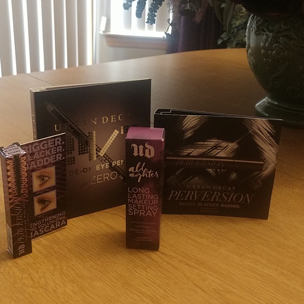 New 4 piece Urban Decay Set